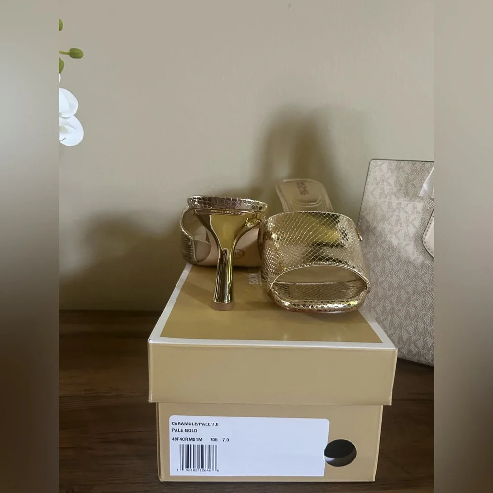 Michael Kors Cara Metallic Snake Embossed Mule In Pale Gold Size 7 NIB🌟 - Picture 3 of 4